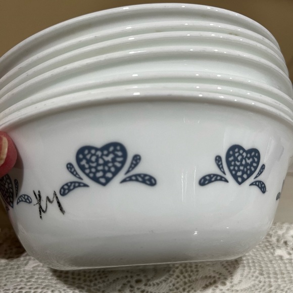 Vintage Corelle Blue Hearts Cereal/Soup Bowls 7 in total - Picture 1 of 3